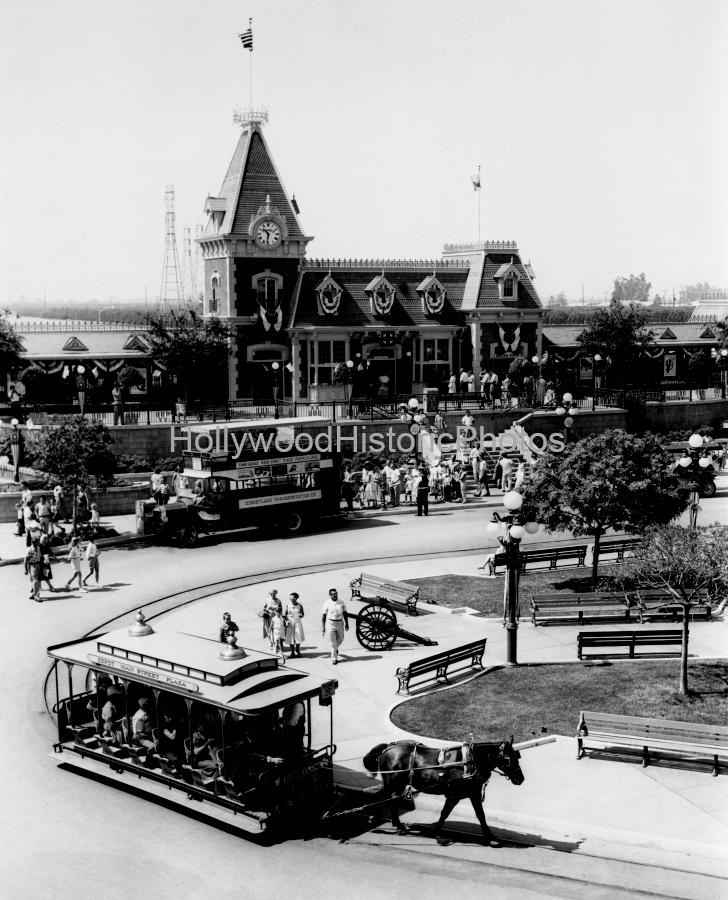 Disneyland 1959 Town Square wm.jpg